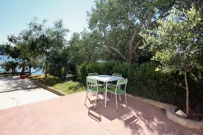 Image de Garçonnière avec la terrasse et la vue sur le mer Supetarska Draga - Gornja, Rab (As-5055-a)