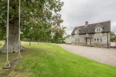 Image de Bearwood Cottage, basé dans le Herefordshire, peut accueillir cinq personnes et accueille les chiens.