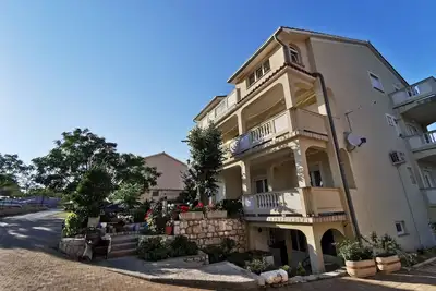 Image de Appartement de deux chambres avec la terrasse Mundanije, Rab (A-4953-a)