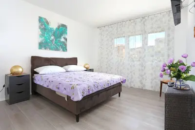 Image de Appartement de trois chambres avec la terrasse Slatine, Ciovo (A-2566-a)