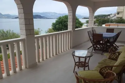 Image de Appartement de deux chambres prés de la plage Slatine, Ciovo (A-1128-c)