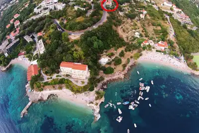Garçonnière avec le balcon et la vue sur le mer Plat, Dubrovnik (As-2136-a)