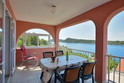 Image de Appartement d'une chambre avec la terrasse et la vue sur le mer Karbuni, Korcula (A-13217-b)