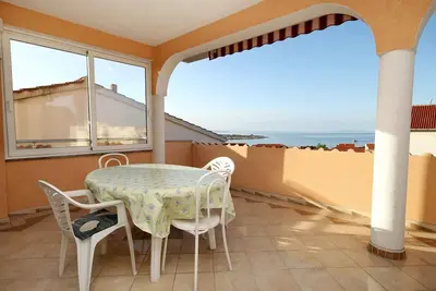 Image de Appartement d'une chambre avec la terrasse et la vue sur le mer Novalja, Pag (A-9334-b)