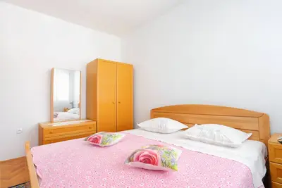 Image de Appartement d'une chambre avec air conditionné Vinisce, Trogir (A-11029-b)