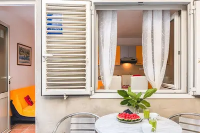 Image de Appartement d'une chambre avec la terrasse Makarska (A-12336-a)
