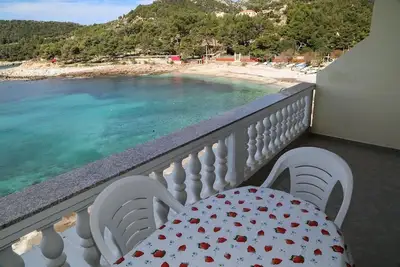 Image de Appartement d'une chambre avec la terrasse et la vue sur le mer Milna, Hvar (A-12244-a)