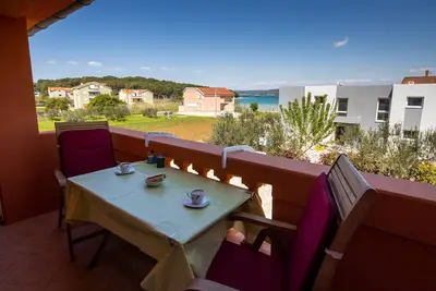 Image de Appartement d'une chambre avec la terrasse et la vue sur le mer Pasman (A-8274-b)