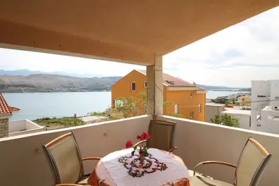 Image de Garçonnière avec la terrasse et la vue sur le mer Pag (As-6326-a)