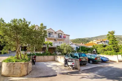 Image de Appartement d'une chambre avec le balcon et la vue sur le mer Bol, Brac (A-12980-b)