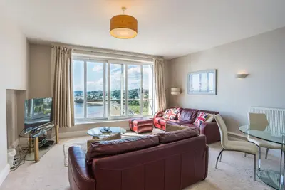 Image de 17 Astor House - Premier appartement avec vue imprenable sur la mer face au sud avec juliette face au sud
