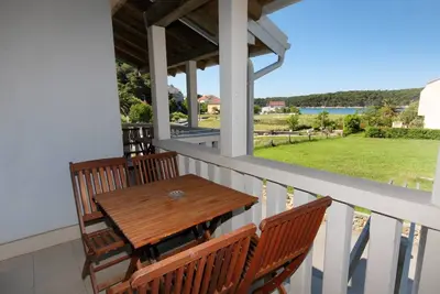 Appartement d'une chambre avec la terrasse et la vue sur le mer Palit, Rab (A-3210-e)