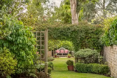 Image de Densford Cottage peut accueillir quatre personnes et est situé à Amberley dans le Sussex. Avec West Witterings, une plage Pavillon bleu, à seulement 20 minutes de réserver votre séjour maintenant!
