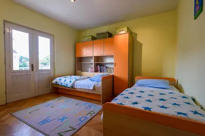 Image de Les appartements se composent de deux chambres, une salle de bains, une cuisine et un salon