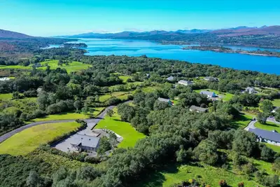 Image de Bun Cill athat - emplacement à flanc de montagne isolée surplombant Kenmare Bay et de la région