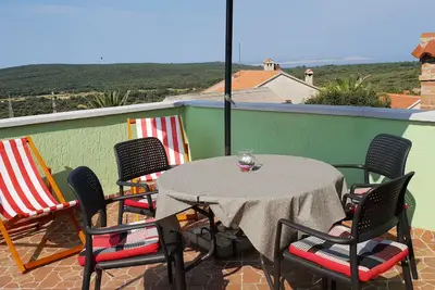 Image de Garçonnière avec la terrasse et la vue sur le mer Cunski, Losinj (As-7951-a)