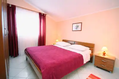 Image de Appartement d'une chambre avec la terrasse et la vue sur le mer Vinisce, Trogir (A-5229-a)