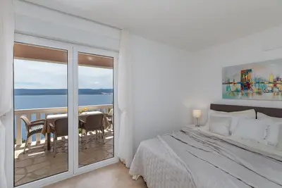 Appartement de deux chambres avec la terrasse et la vue sur le mer Mimice, Omis (A-2754-d)