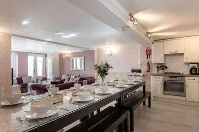 Image de Petit Paris: 4 chambres, 20 personnes, parking, terrasse, à quelques pas de la plage, WiFi