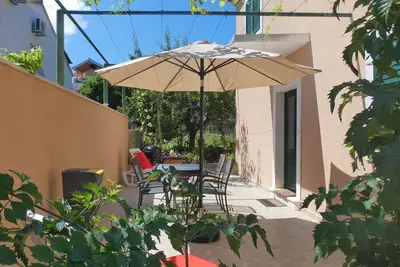 Image de Appartement de deux chambres avec la terrasse et la vue sur le mer Mirca, Brac (A-2854-a)