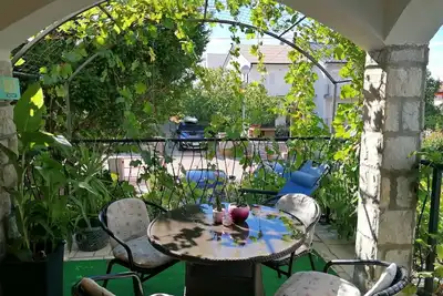 Image de Appartement de deux chambres avec la terrasse Njivice, Krk (A-5320-b)