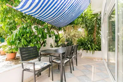 Image de Appartement de deux chambres avec la terrasse et la vue sur le mer Okrug Donji, Ciovo (A-11144-a)