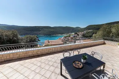 Appartement de deux chambres avec la terrasse et la vue sur le mer Rabac, Labin (A-3011-g)