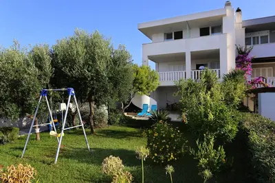 Image de Appartement de deux chambres avec la terrasse et la vue sur le mer Zecevo Rtic, Rogoznica (A-10333-a)