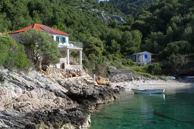 Image de Maison de pêcheur près de la mer Baie Prisnjak, Hvar (K-8763)