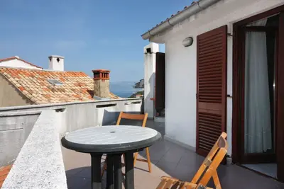 Image de Appartement de deux chambres avec la terrasse et la vue sur le mer Vrbnik, Krk (A-5302-a)