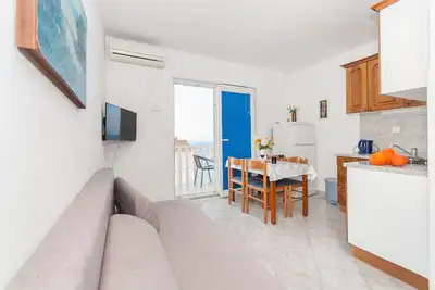 Image de Appartement d'une chambre avec la terrasse et la vue sur le mer Pisak, Omis (A-2827-a)