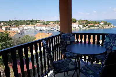 Image de Appartement d'une chambre avec la terrasse et la vue sur le mer Sali, Dugi otok (A-454-a)