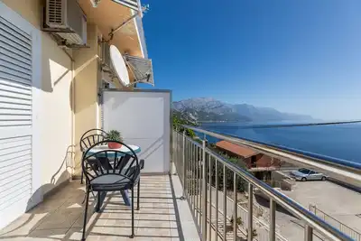 Appartement d'une chambre avec le balcon et la vue sur le mer Marusici, Omis (A-1131-c)