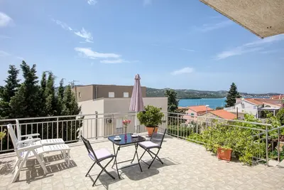 Image de Appartement d'une chambre avec la terrasse et la vue sur le mer Tisno, Murter (A-5130-c)