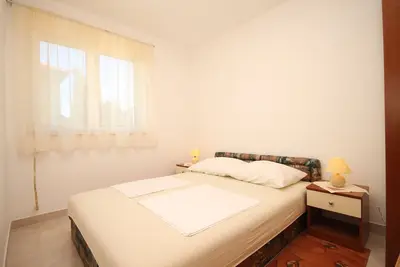 Image de Appartement de deux chambres avec le balcon et la vue sur le mer Seget Vranjica, Trogir (A-8507-a)