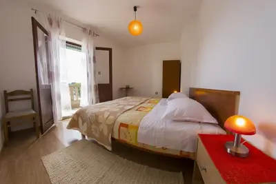 Appartement de deux chambres avec la terrasse et la vue sur le mer Sumartin, Brac (A-2951-a)