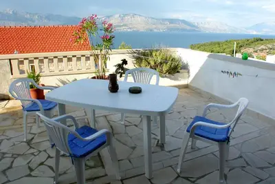 Image de Appartement de deux chambres avec la terrasse et la vue sur le mer Postira, Brac (A-2919-b)