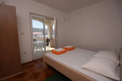 Image de Appartement de deux chambres avec la terrasse et la vue sur le mer Pag (A-6311-b)