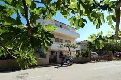 Image de Appartement d'une chambre avec le balcon Vinisce, Trogir (A-11075-b)
