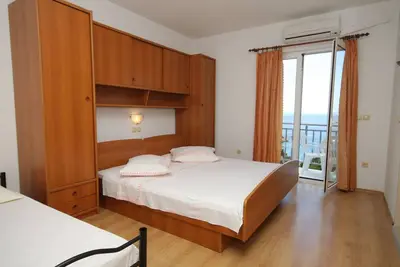 Image de Garçonnière avec le balcon et la vue sur le mer Brela, Makarska (As-6895-c)