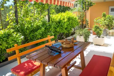 Appartement d'une chambre avec la terrasse Brela, Makarska (A-13118-a)