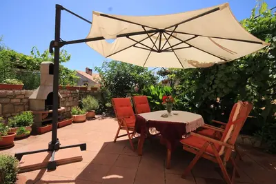 Image de Appartement de deux chambres avec la terrasse Cunski, Losinj (A-8010-a)