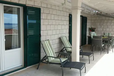 Image de Appartement de trois chambres avec la terrasse et la vue sur le mer Bol, Brac (A-13121-b)