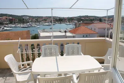 Image de Appartement de deux chambres avec la terrasse et la vue sur le mer Jezera, Murter (A-5063-b)