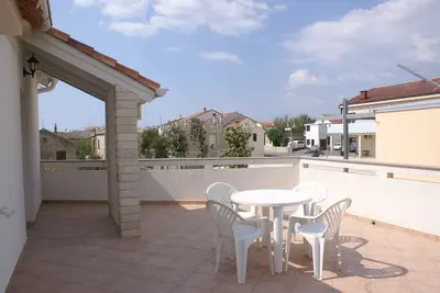 Image de Appartement de deux chambres avec la terrasse et la vue sur le mer Povljana, Pag (A-233-a)