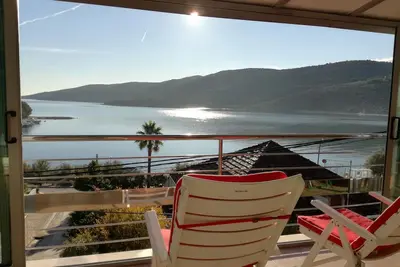 Image de Appartement de deux chambres avec la terrasse et la vue sur le mer Marina, Trogir (A-14191-a)