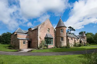 Image de Monteviot Stables West - sentiers forestiers et jardins inspirants, 4 chambres