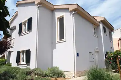 Image de Appartement d'une chambre avec la terrasse Banjol, Rab (A-3215-d)