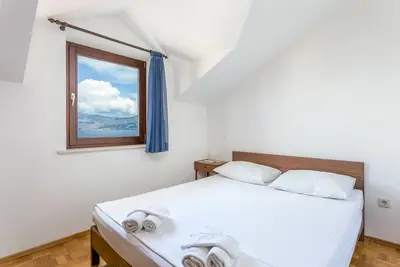 Image de Appartement de deux chambres avec la terrasse et la vue sur le mer Postira, Brac (A-739-c)