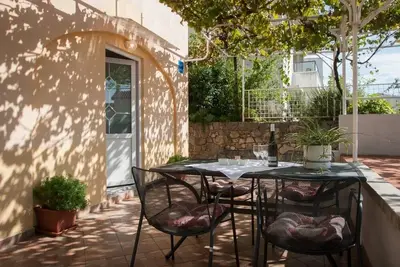 Image de Appartement d'une chambre avec la terrasse Makarska (A-8817-b)